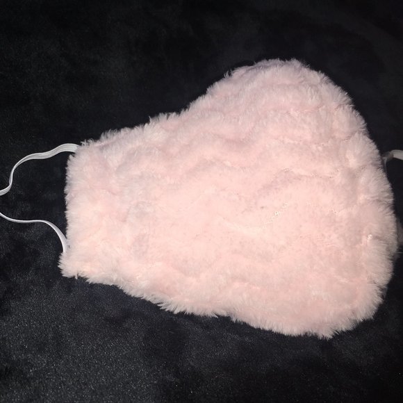 Reusable / Washable Sculpted Mask Faux Fur Pink 1X - Picture 2 of 7